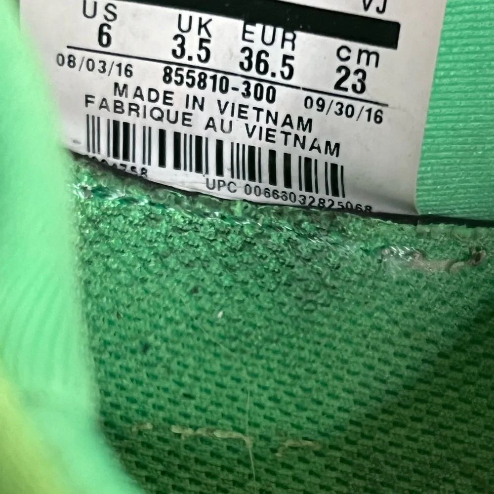 Women's Nike Lunar SkyLux Electro green - Picture 9 of 10